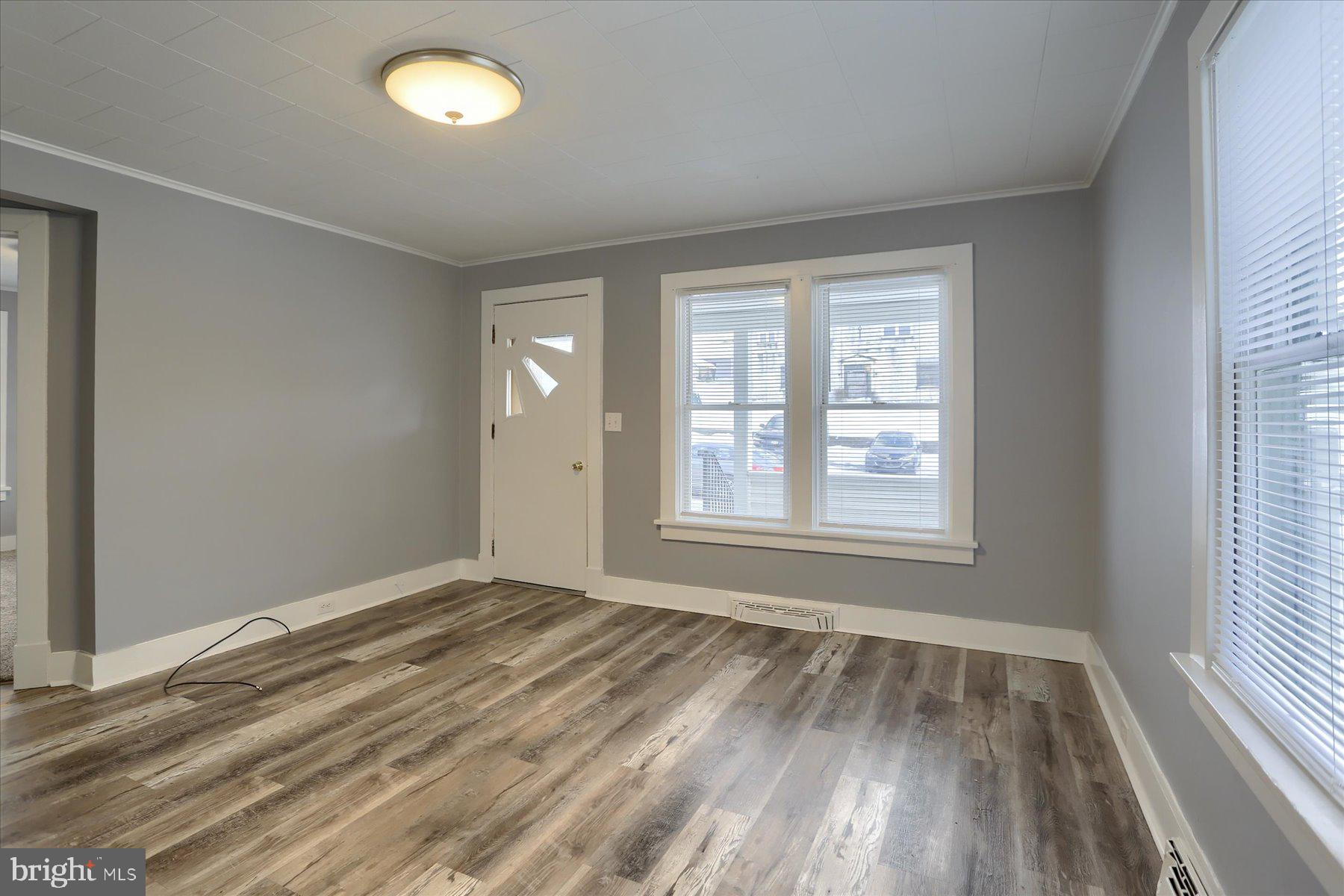 425 East Walnut Street Lewistown, PA 17044 - Photo 5 of 37