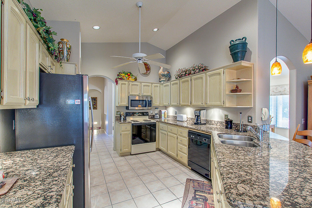 15724 Piccadilly Road Goodyear, AZ 85395 - Photo 16 of 39 19-Piccadilly