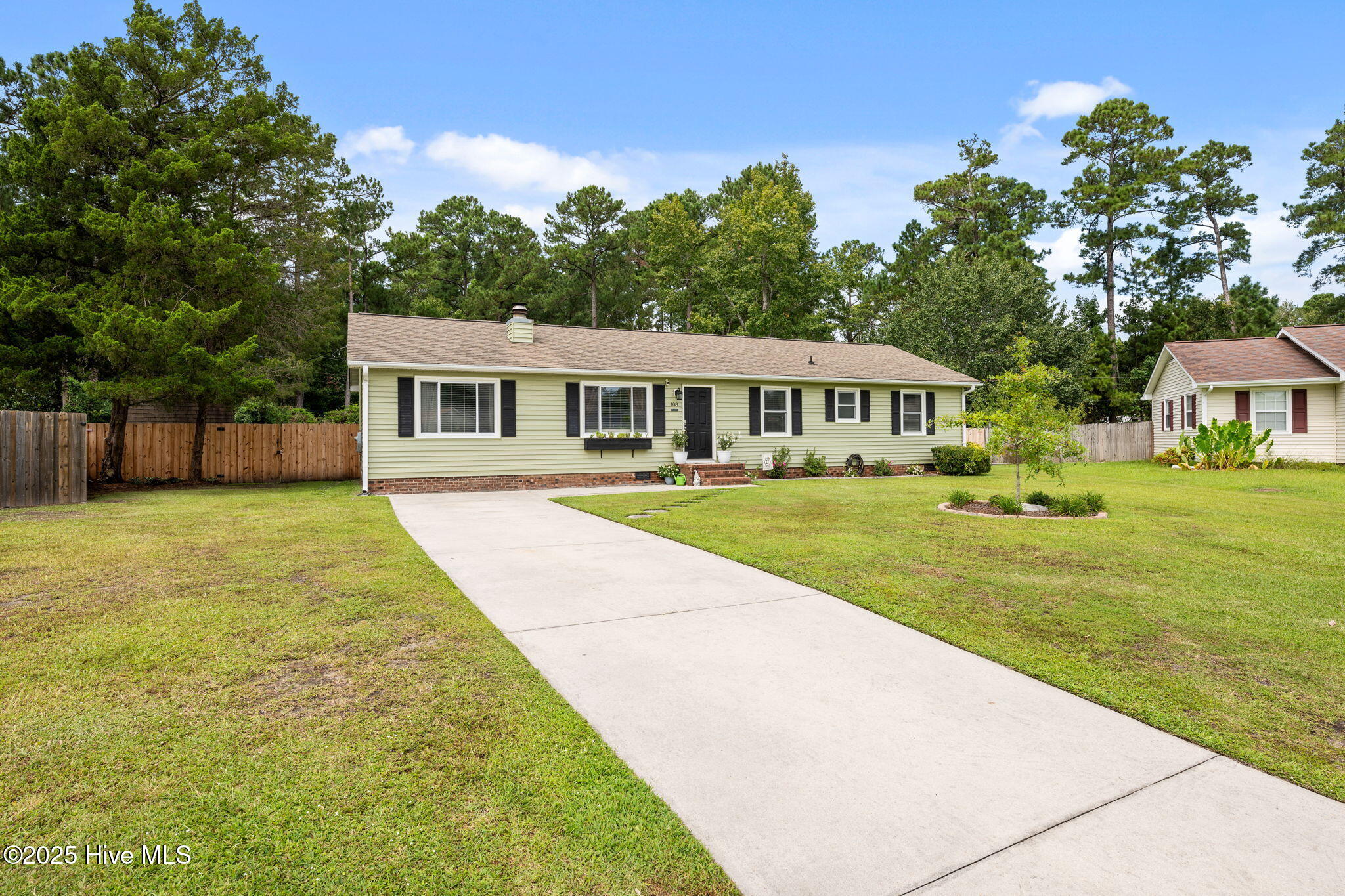 108 Poplar Road Havelock, NC 28532 - Photo 2 of 29 2-web-or-mls-DSC_7125