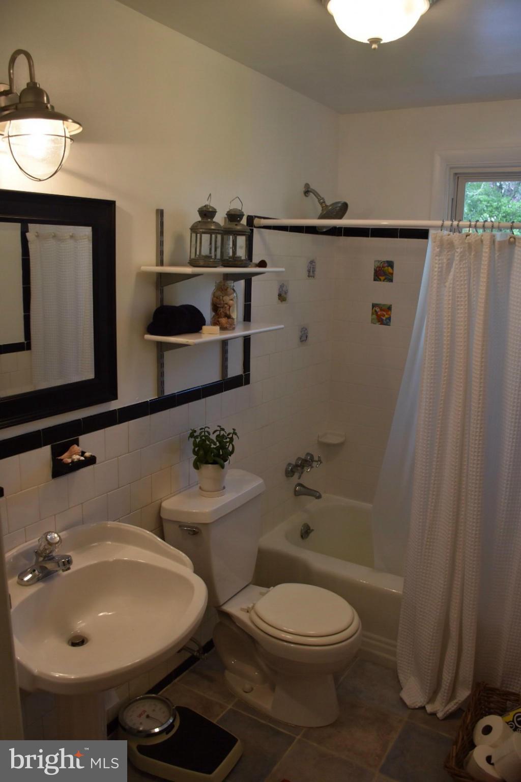 1624 Jeffers Road Baltimore, MD 21204 - Photo 15 of 16 Bath
