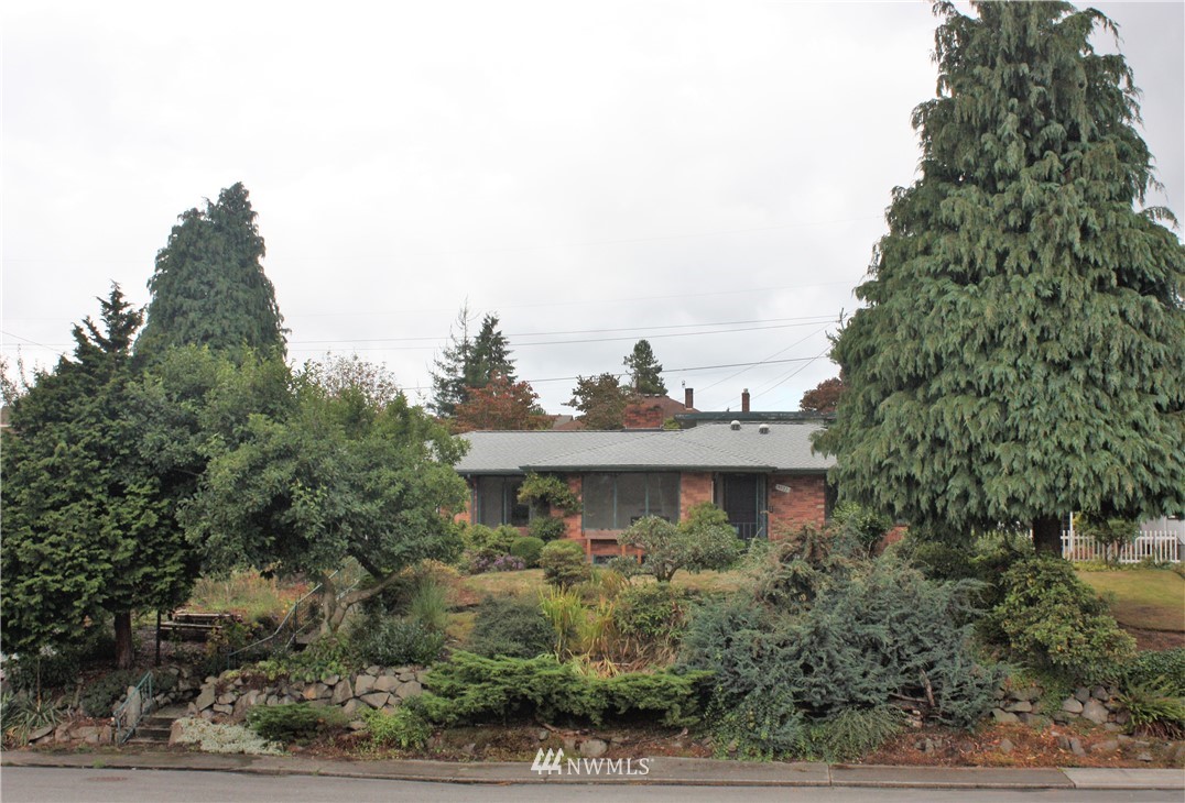 4822 Rucker Avenue Everett, WA 98203 - Photo 3 of 25 Gallery Image 3