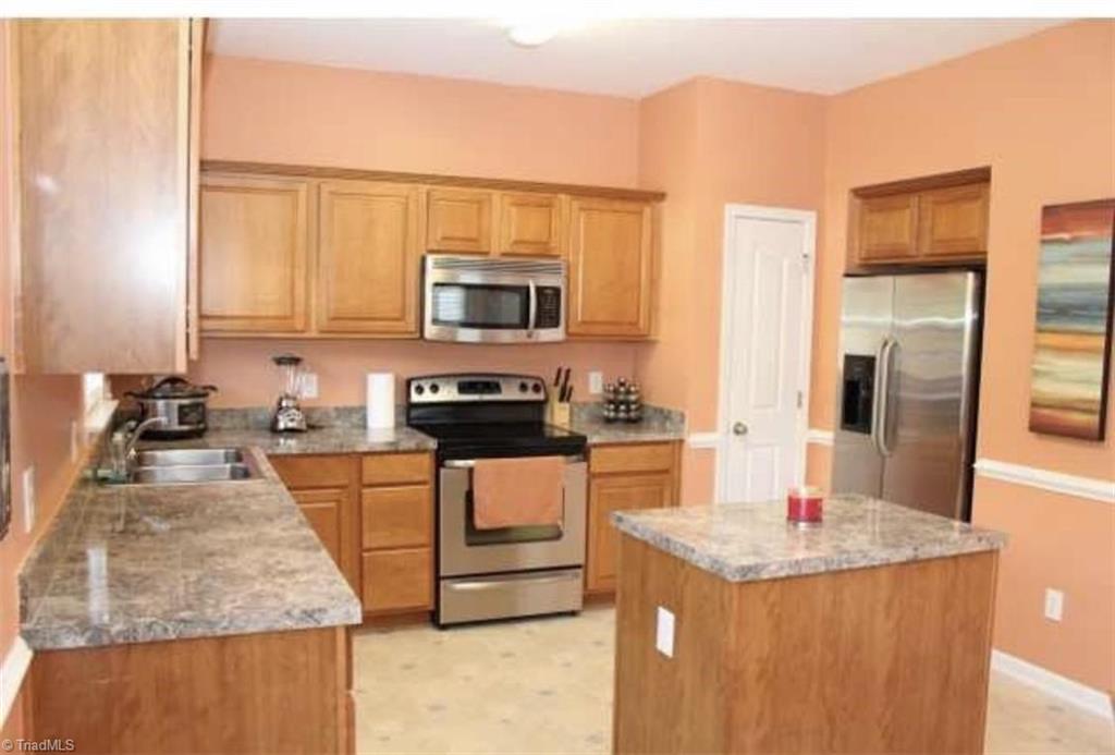 2128 Burton Run Road High Point, NC 27262 - Photo 4 of 10 Kitchen