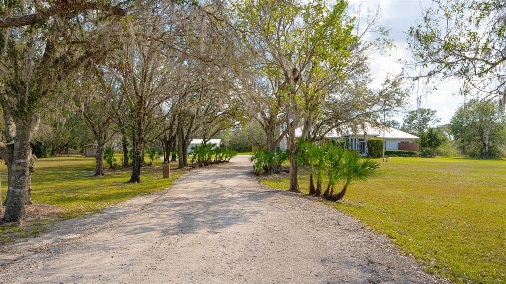 1950 Bern Creek Loop Sarasota, FL 34240 - Photo 7 of 60