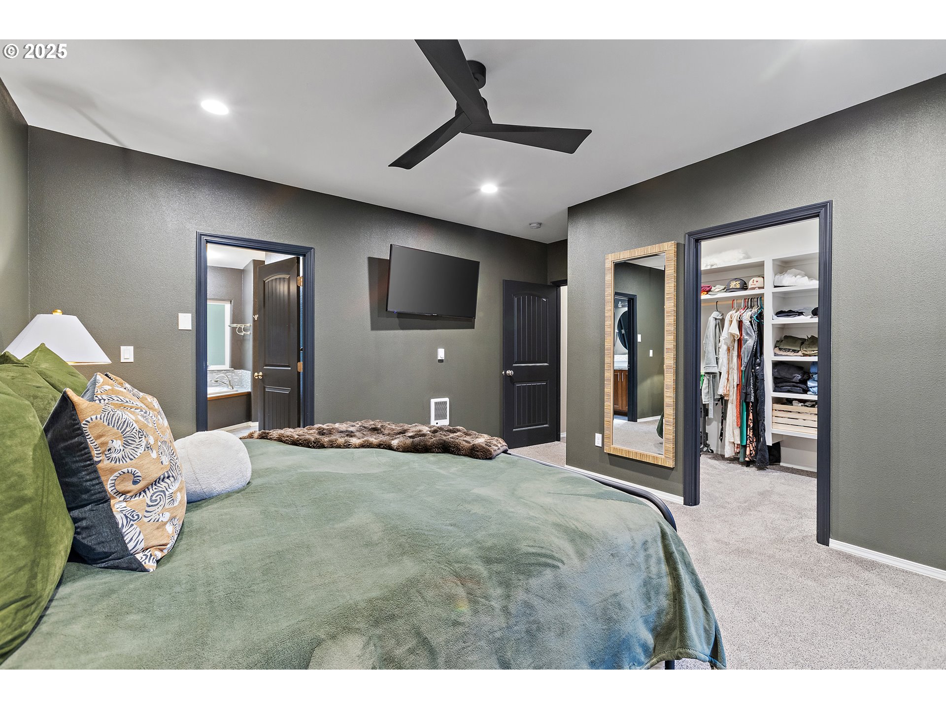 34321 Southeast Colorado Road Sandy, OR 97055 - Photo 24 of 44 Attached Bathroom #1
