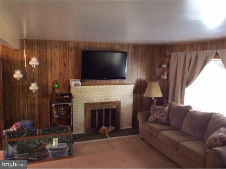 111 Bender Road Hatboro, PA 19040 - Photo 13 of 15 Living Room
