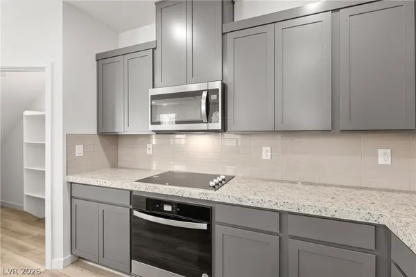 $2,050 | 194 Wewatta Avenue, Henderson, NV 89011