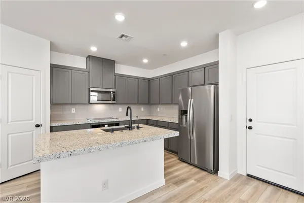 $2,050 | 194 Wewatta Avenue, Henderson, NV 89011