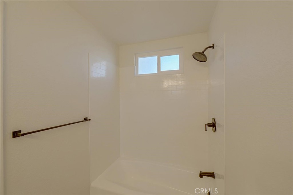 21435 Zuni Road Apple Valley, CA 92307 - Photo 15 of 33