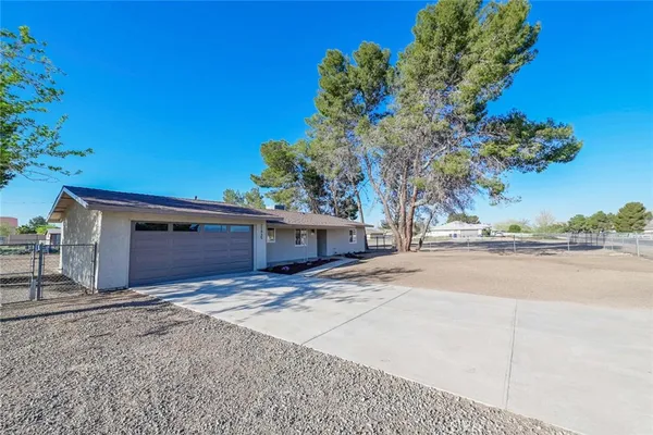 $399,900 | 21435 Zuni Road, Apple Valley, CA 92307