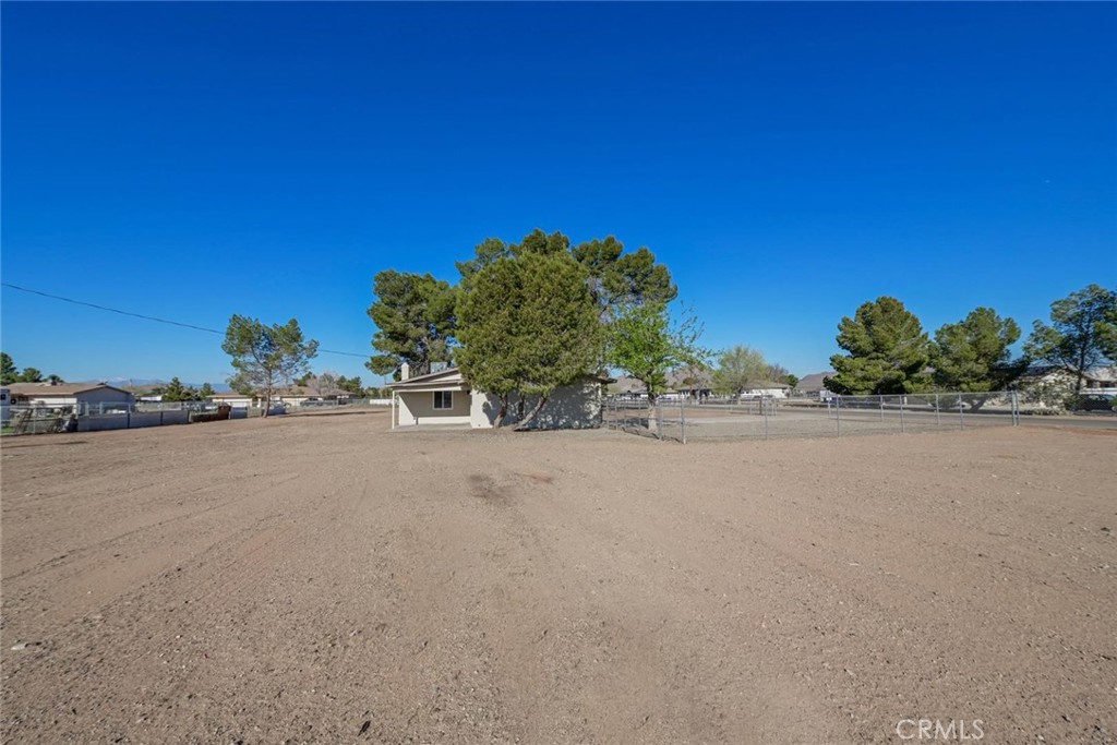 21435 Zuni Road Apple Valley, CA 92307 - Photo 32 of 33