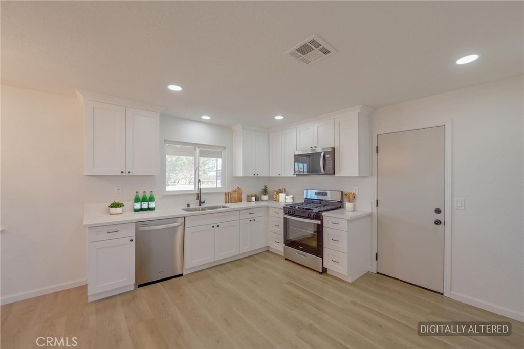 21435 Zuni Road Apple Valley, CA 92307 - Photo 8 of 33