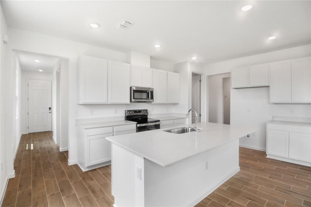 1007 Wisteria Way Dundee, FL 33838 - Photo 4 of 21