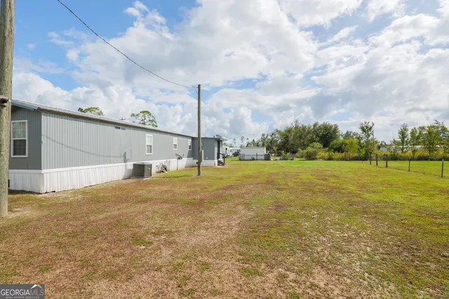 a view of yard with green space