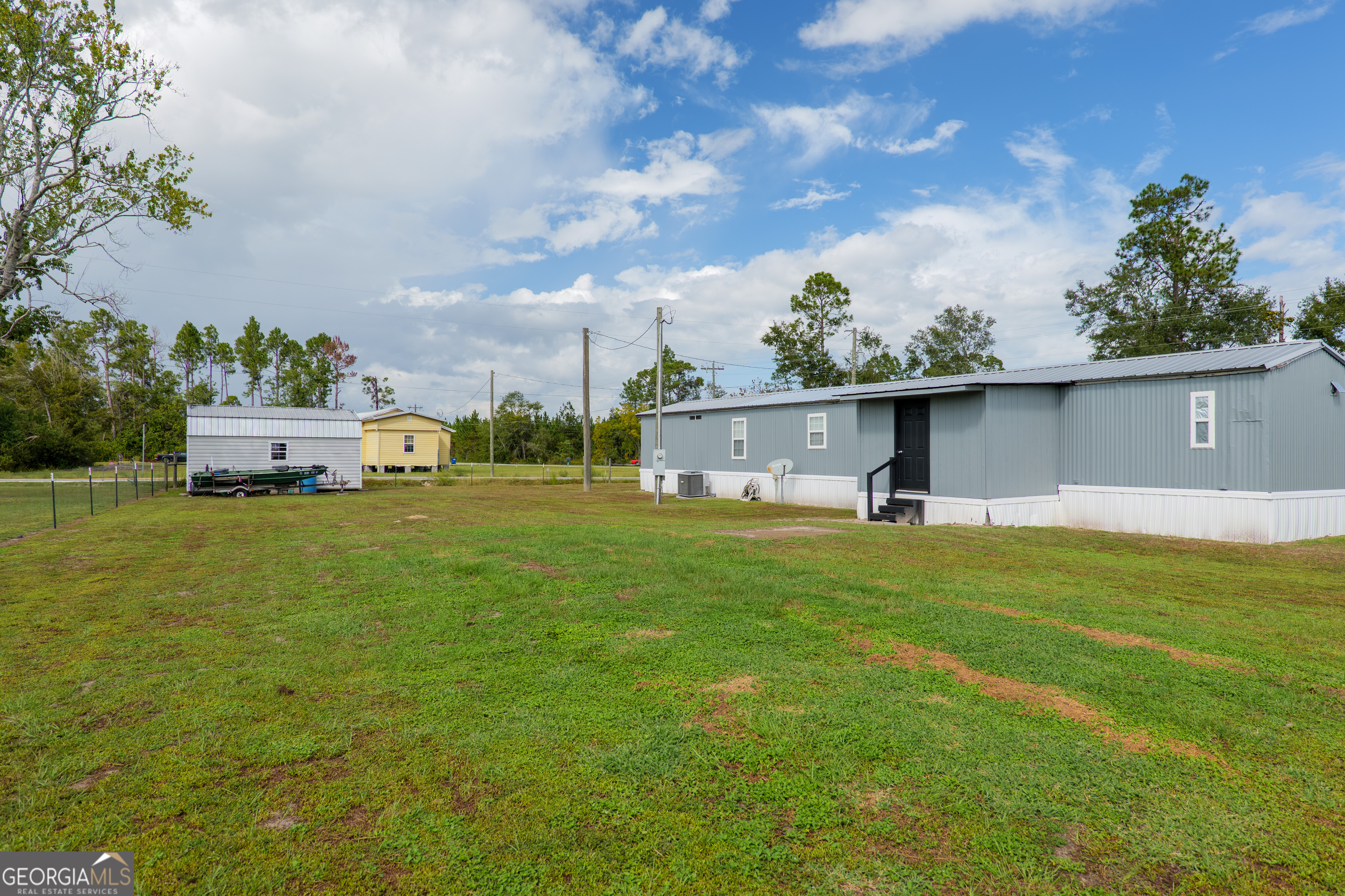 264 Cutting Road Homerville, GA 31634 - Photo 23 of 25 a view of a house with a back yard