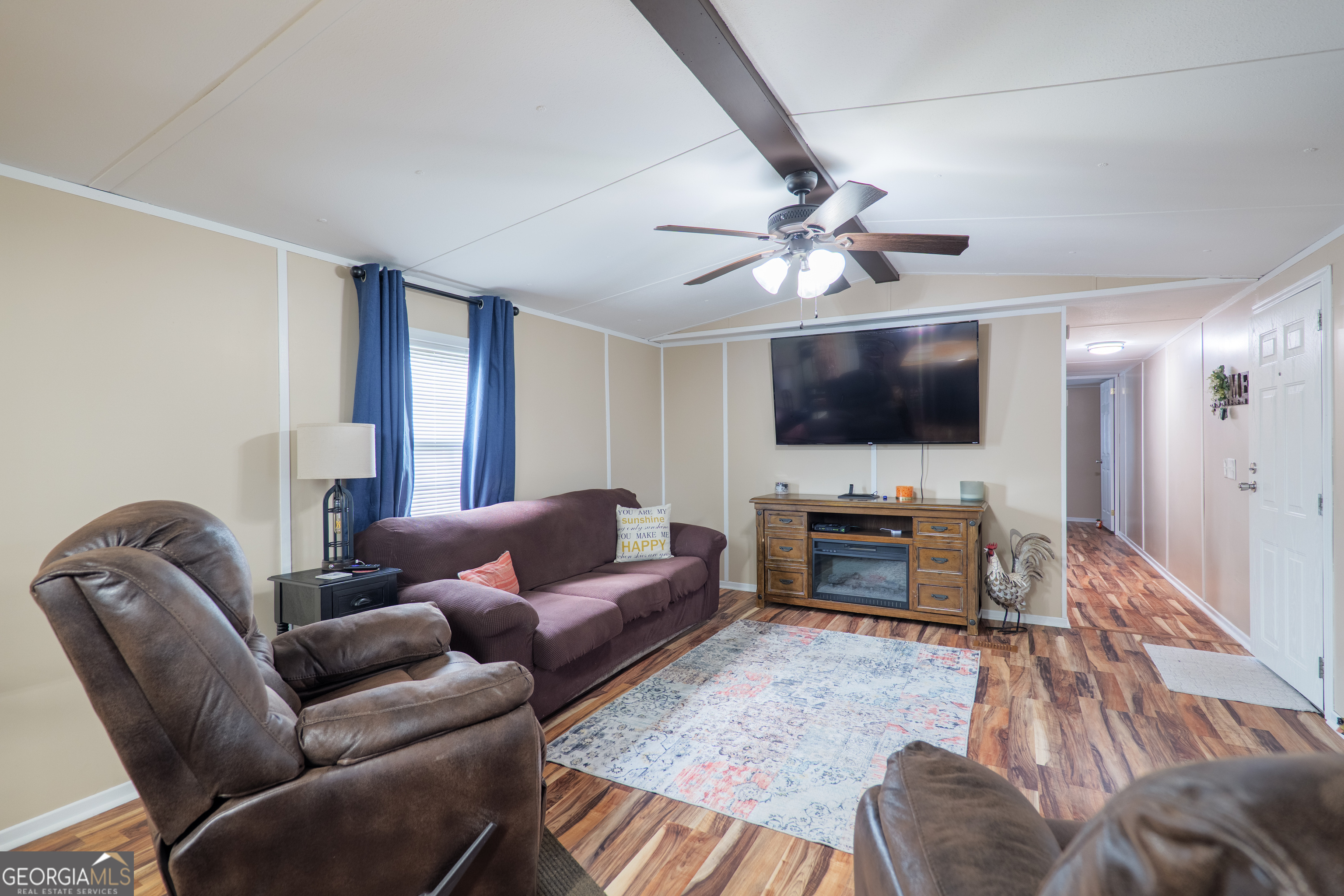 264 Cutting Road Homerville, GA 31634 - Photo 4 of 25 a living room with furniture and a flat screen tv