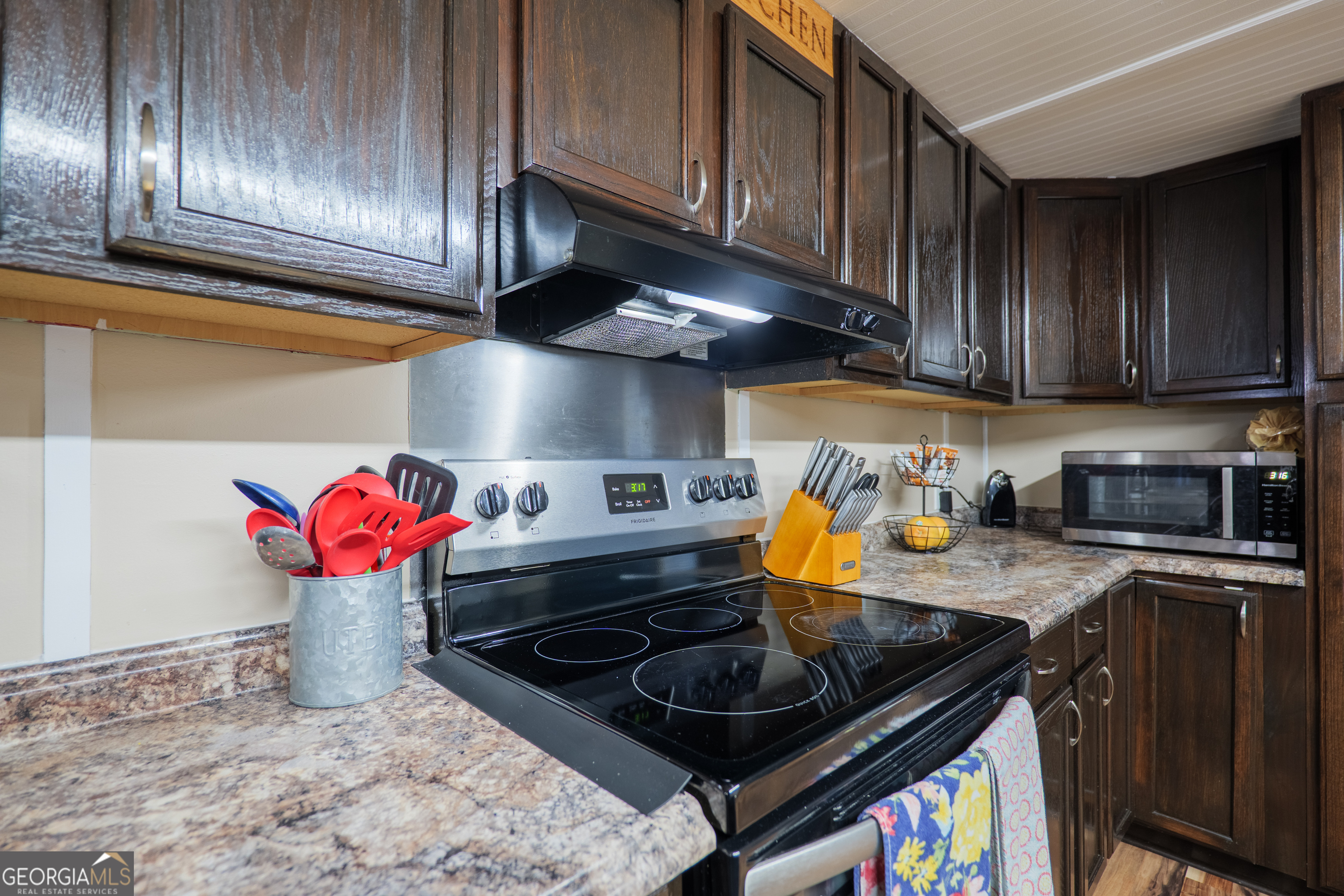 264 Cutting Road Homerville, GA 31634 - Photo 10 of 25 a kitchen with stainless steel appliances granite countertop a stove a sink and cabinets