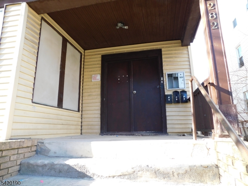 282 Renner Avenue Newark, NJ 07112 - Photo 3 of 19