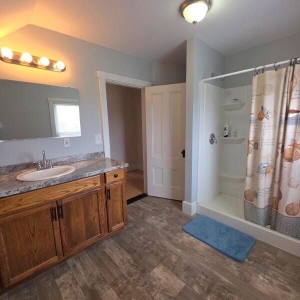 866 Main Street Lincoln, ME 04457 - Photo 30 of 69 2nd Foor Bathroom