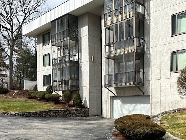 39 Spit Brook Road, Unit 34 Nashua, NH 03060 - Photo 1 of 42 Gallery Image 1