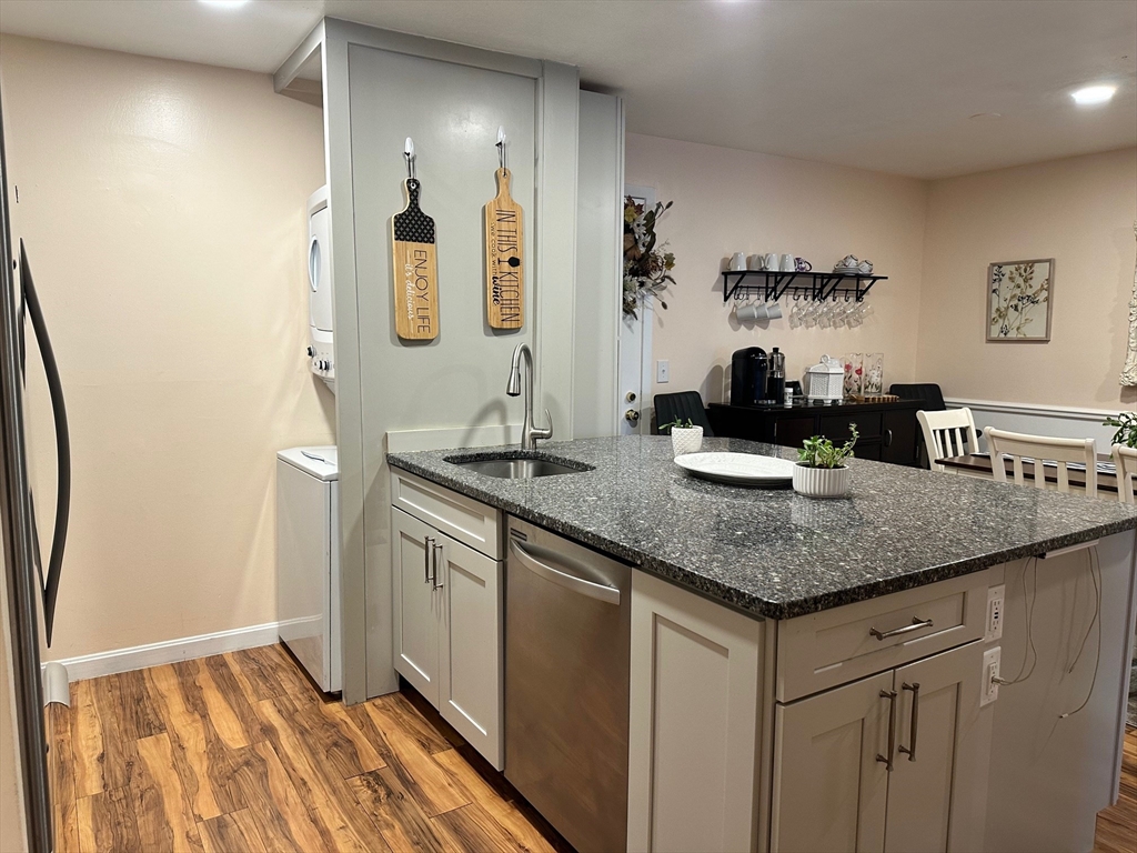 39 Spit Brook Road, Unit 34 Nashua, NH 03060 - Photo 4 of 42 Gallery Image 4