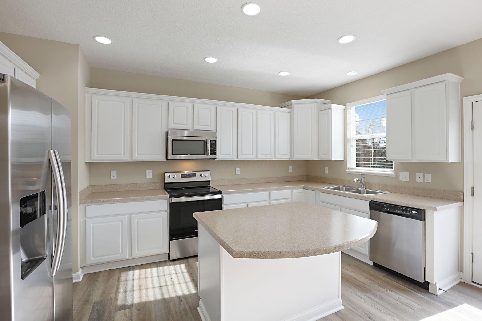 6313 Chetti Drive Columbus, OH 43213 - Photo 19 of 88 Island Kitchen