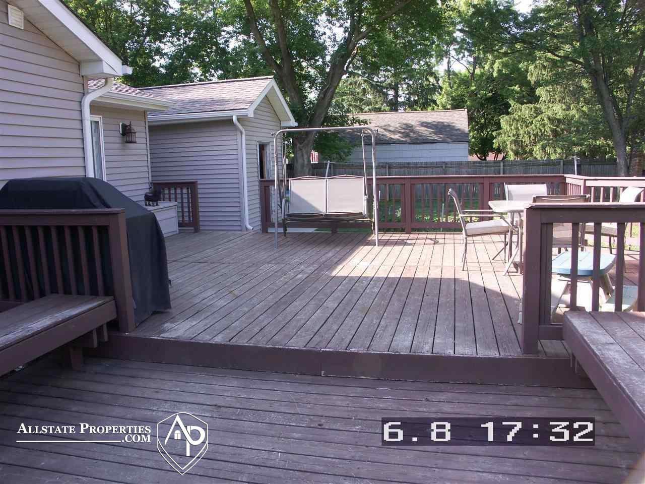 1261 South Genesee Road Burton, MI 48509 - Photo 33 of 36 Deck