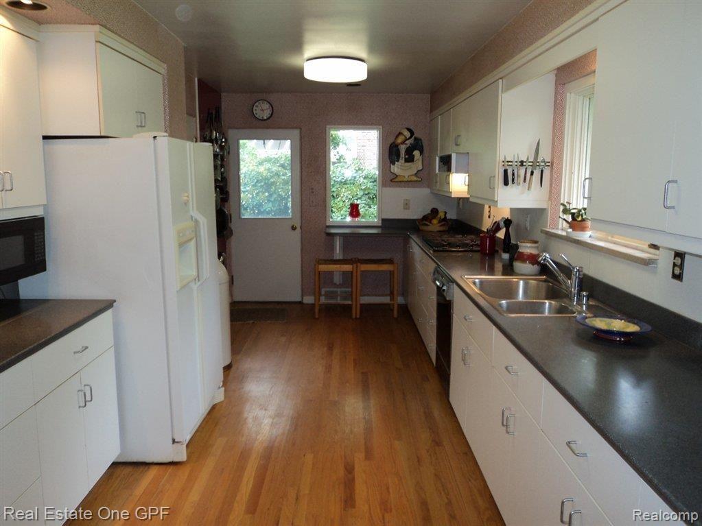 1003 Harvard Road Grosse Pointe, MI 48230 - Photo 9 of 15 DSC00774.JPG