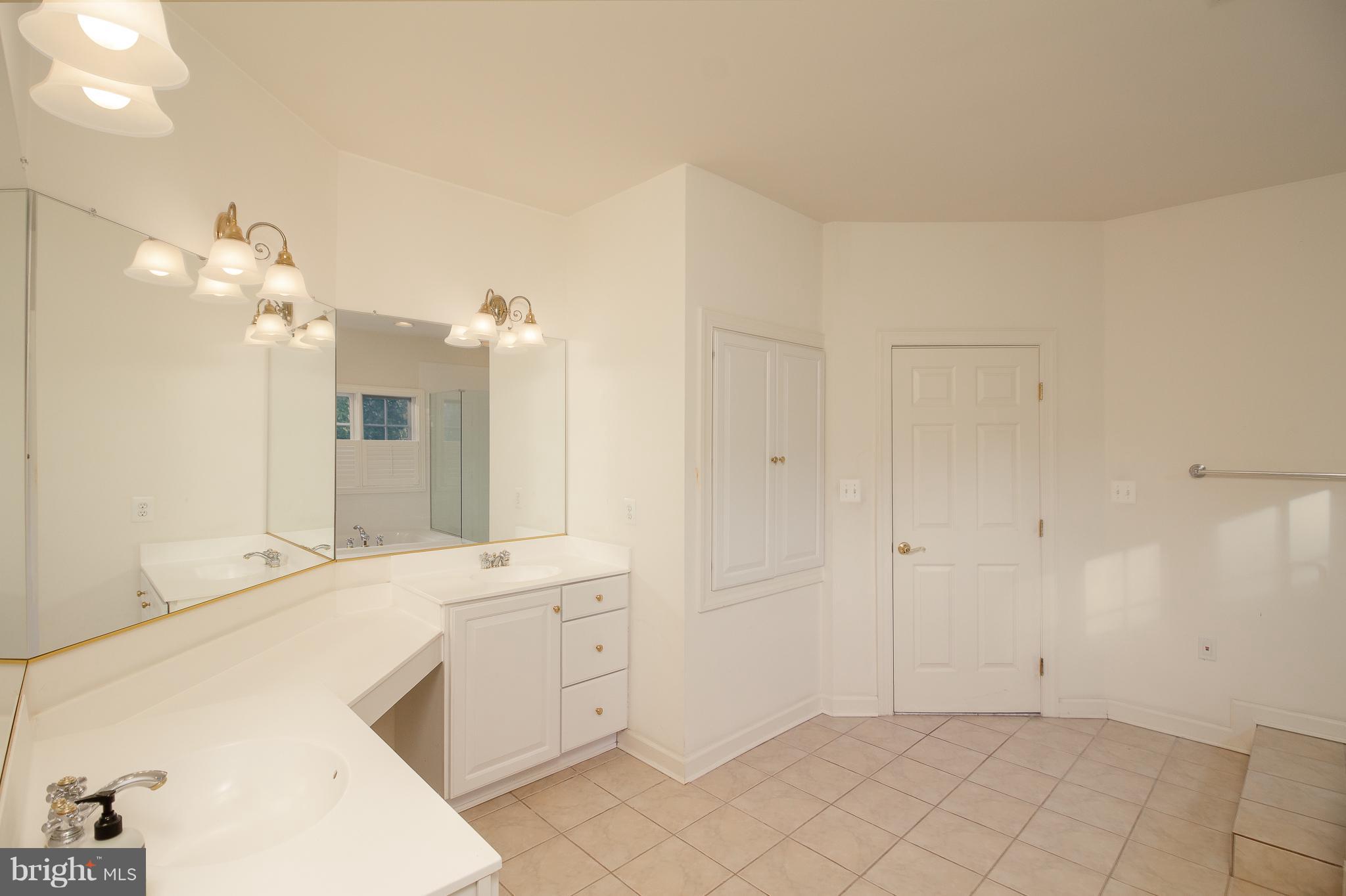2018 Elmwood Road Annapolis, MD 21409 - Photo 18 of 29 Master Bath
