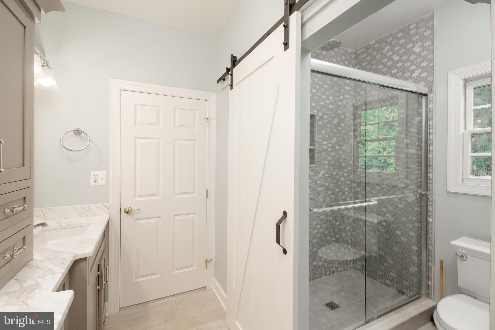 2018 Elmwood Road Annapolis, MD 21409 - Photo 24 of 29 Jack/Jill Bath