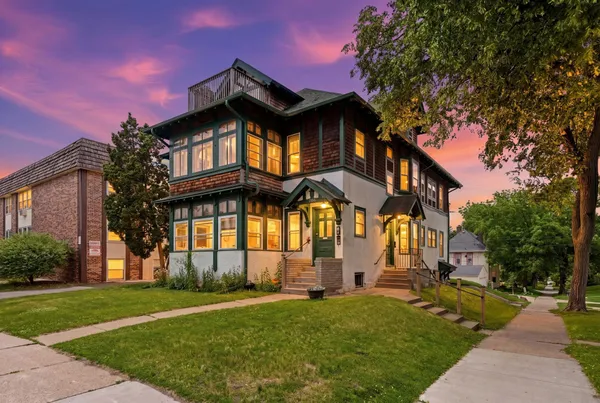 $849,999 | 301 West 22nd Street, Minneapolis, MN 55404
