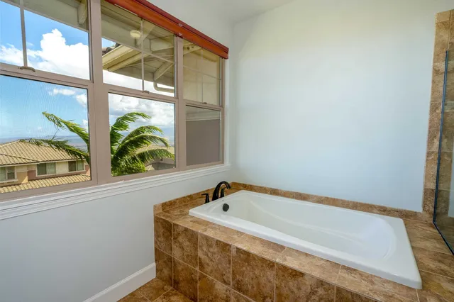 $999,999 | 66 Awela Circle, Unit 2803, Wailuku, HI 96793