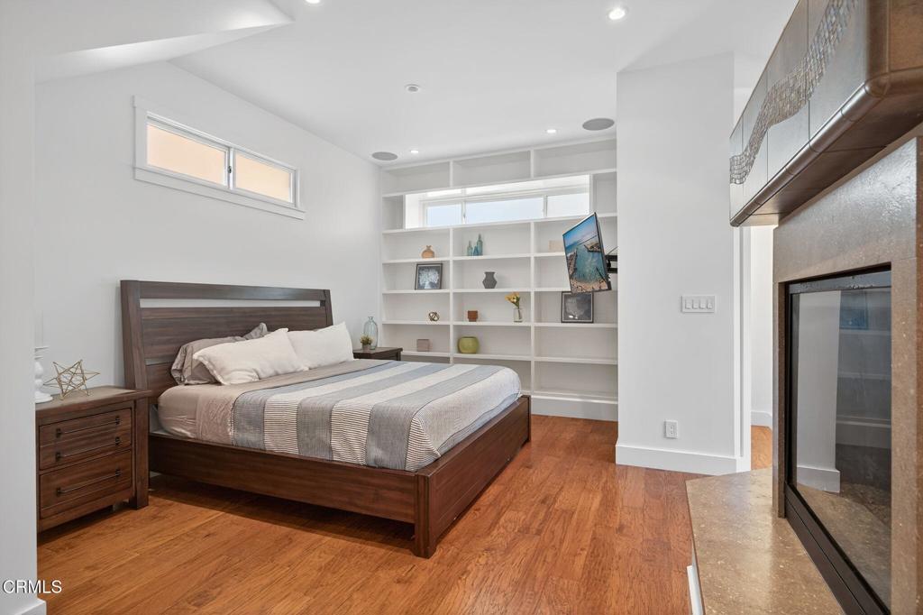 2916 Lakeshore Court Oxnard, CA 93035 - Photo 30 of 51 a bedroom with a bed and closet