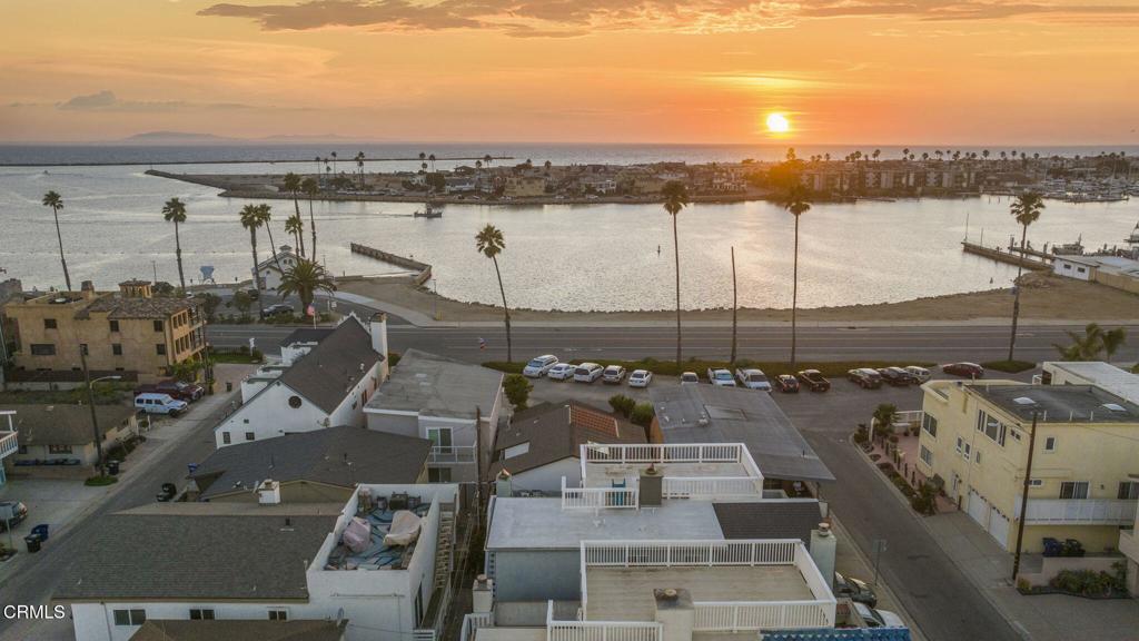 2916 Lakeshore Court Oxnard, CA 93035 - Photo 4 of 51 a view of a city