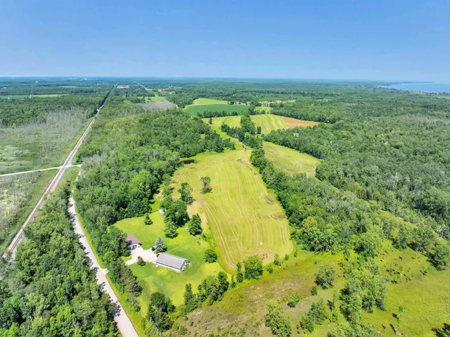 $255,000 | 2059 Maple Grove School Road, Oconto, WI 54153