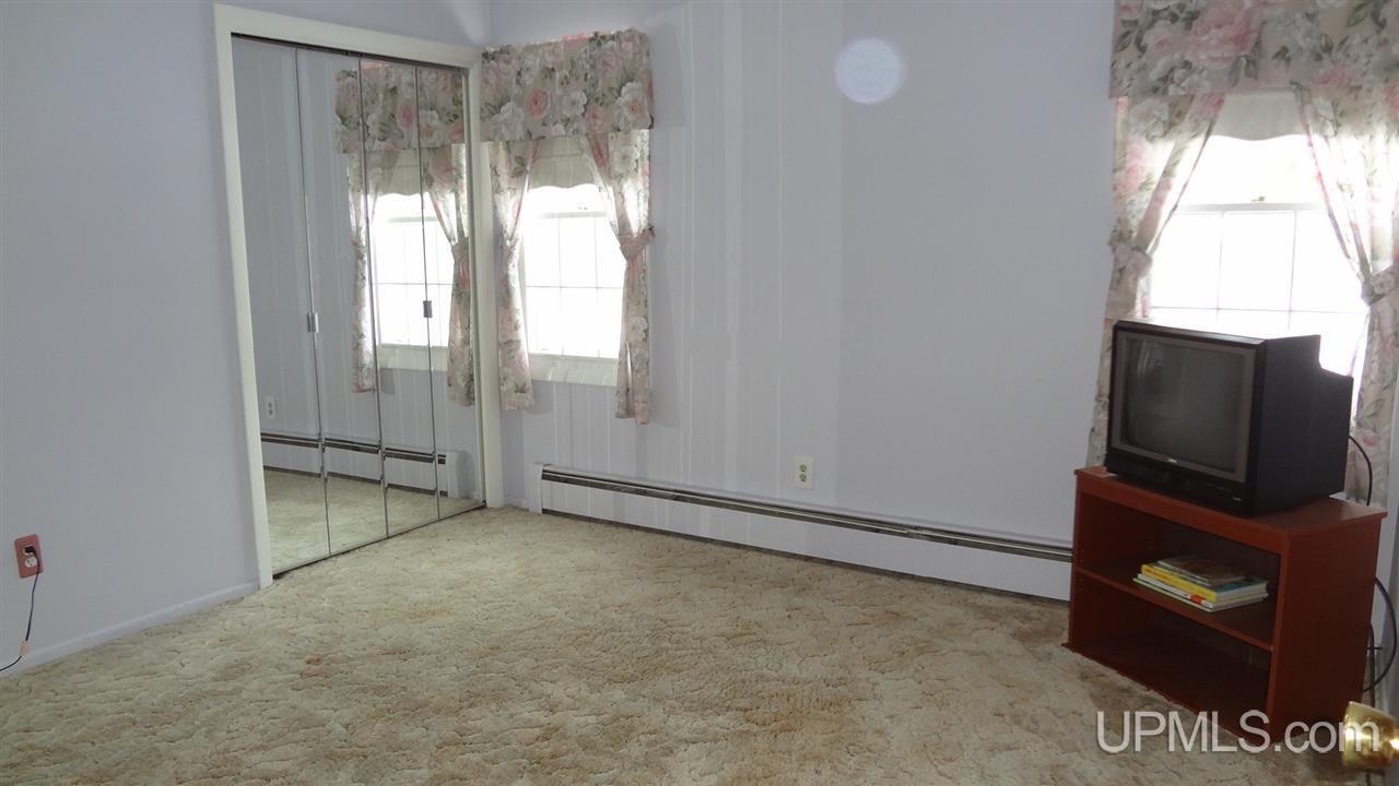 516 Riverside Road Marquette, MI 49855 - Photo 19 of 36