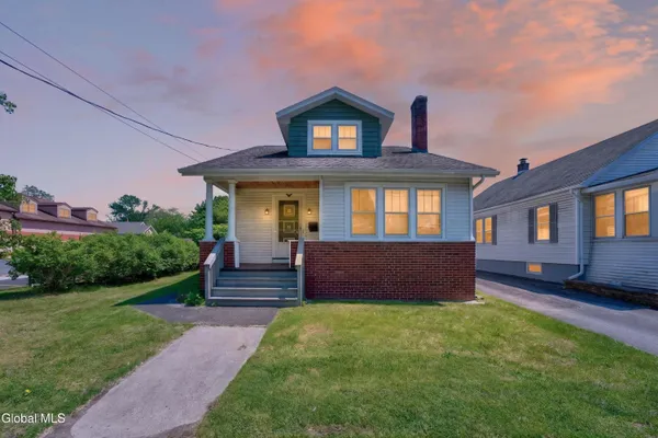 $314,900 | 32 Osborne Road, Colonie, NY 12205
