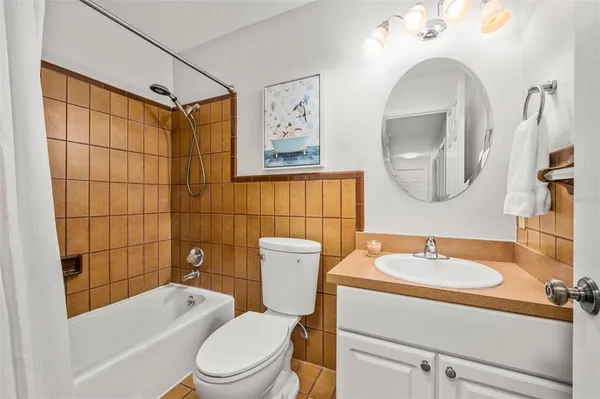 $750,000 | 8115 Southwest 1st Place, Gainesville, FL 32607