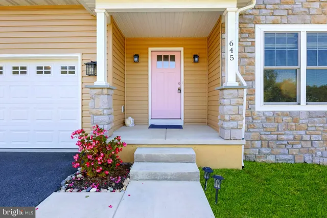 $539,900 | 645 North Pier Drive, Lancaster, PA 17603