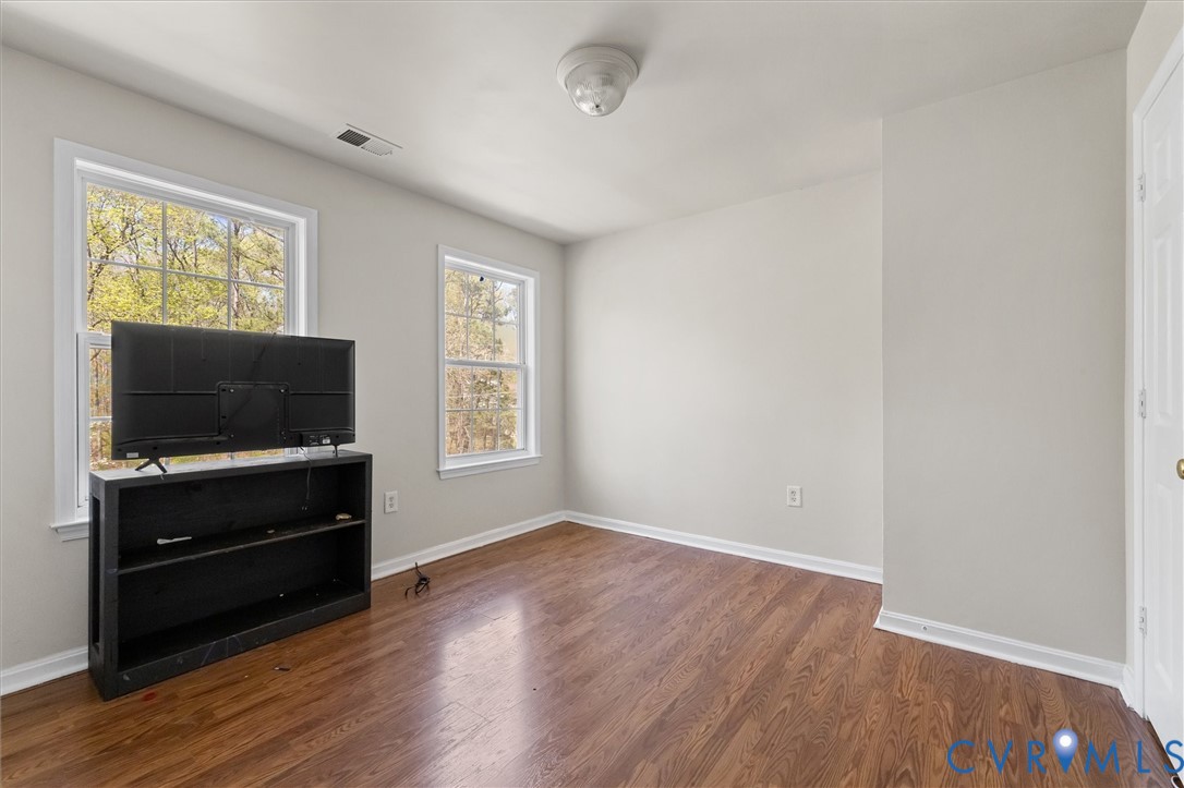 201 Washington Drive Ruther Glen, VA 22546 - Photo 21 of 27 a view of a livingroom with furniture and a flat screen tv