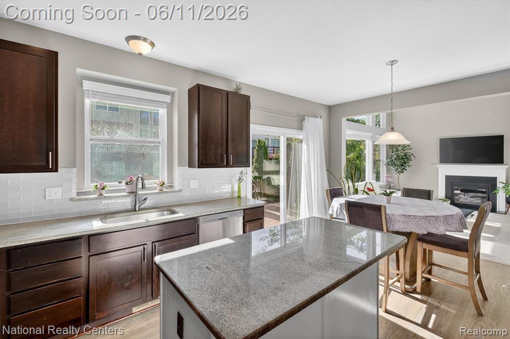27412 Victoria Road Novi, MI 48374 - Photo 10 of 61