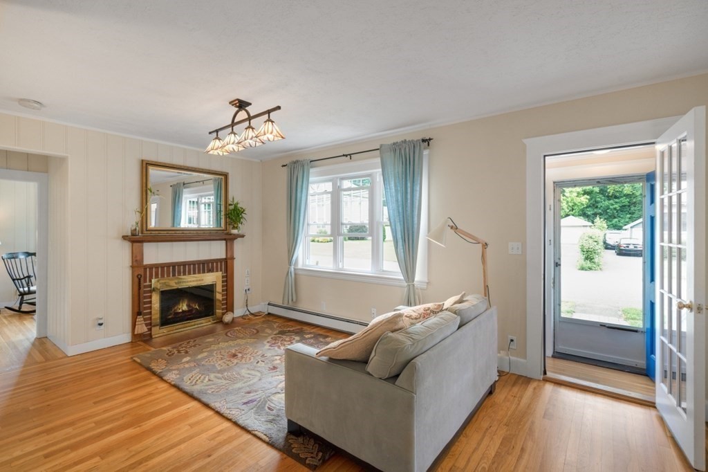 12 Oak Knoll Road Natick, MA 01760 - Photo 3 of 25 Gallery Image 3
