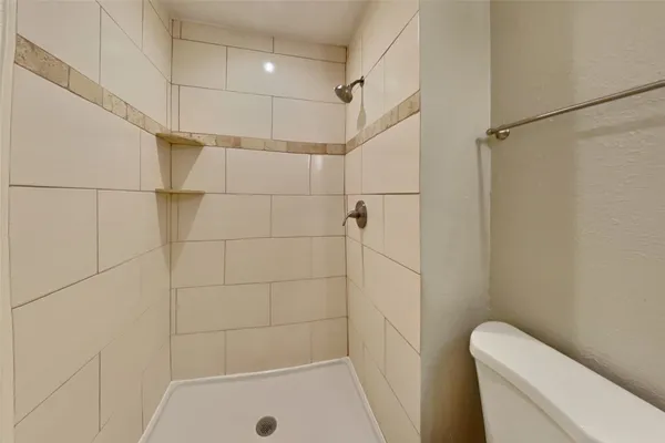 $2,095 | 18106 Navajo Trail Drive, Spring, TX 77388