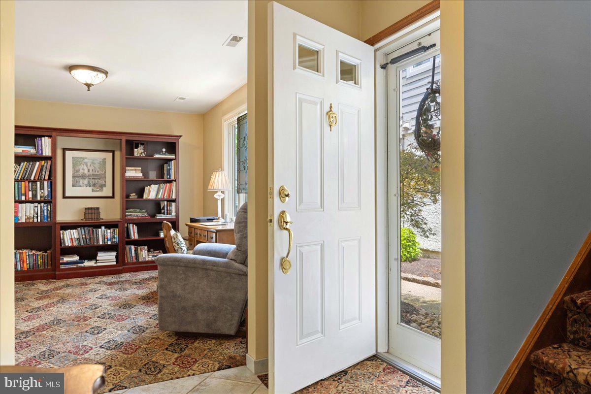 604 Hampton Court Doylestown, PA 18901 - Photo 4 of 37