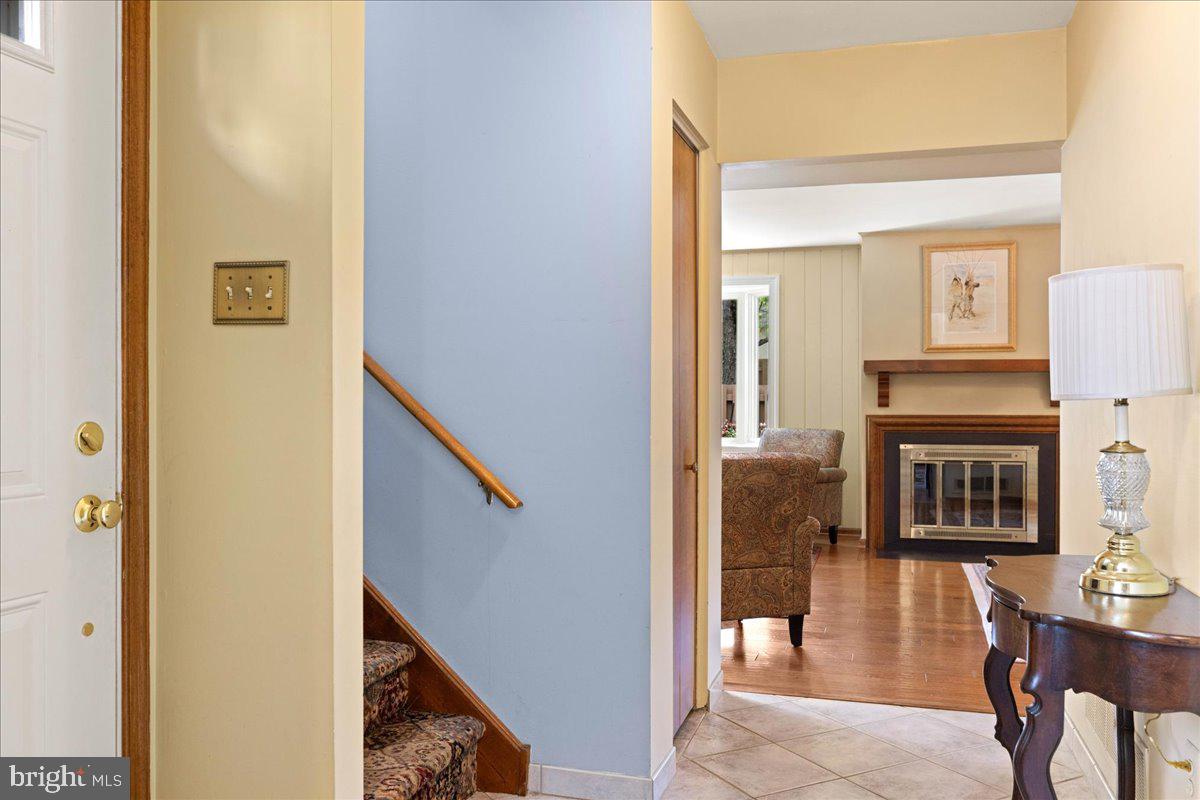 604 Hampton Court Doylestown, PA 18901 - Photo 5 of 37