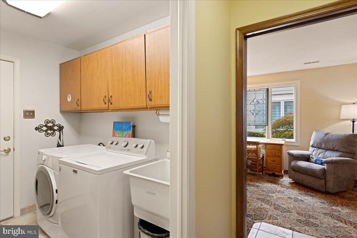 604 Hampton Court Doylestown, PA 18901 - Photo 8 of 37