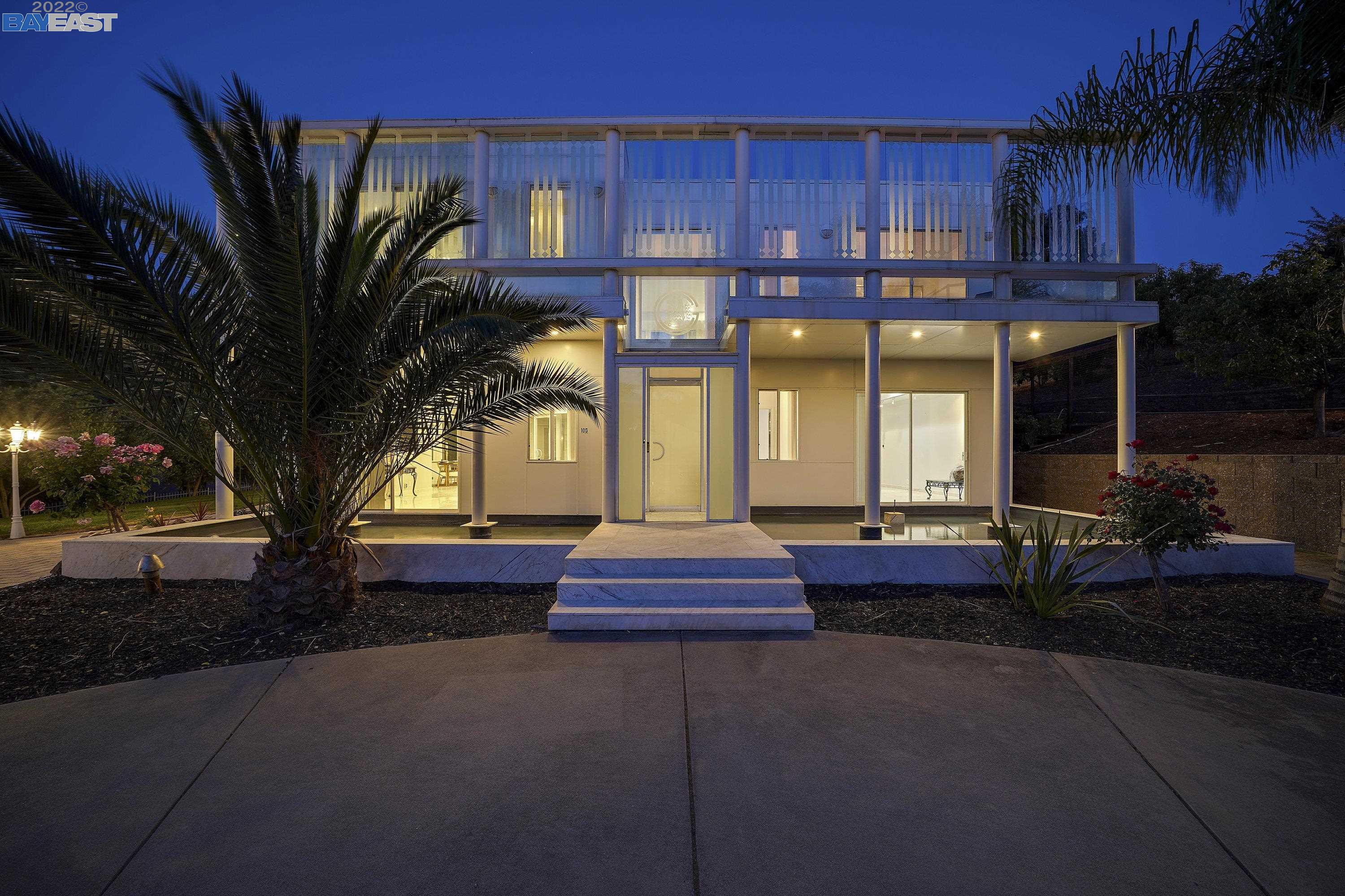 Shell Ridge Walnut Creek, CA 94598 - Photo 2 of 5 a front view of a house with a garden