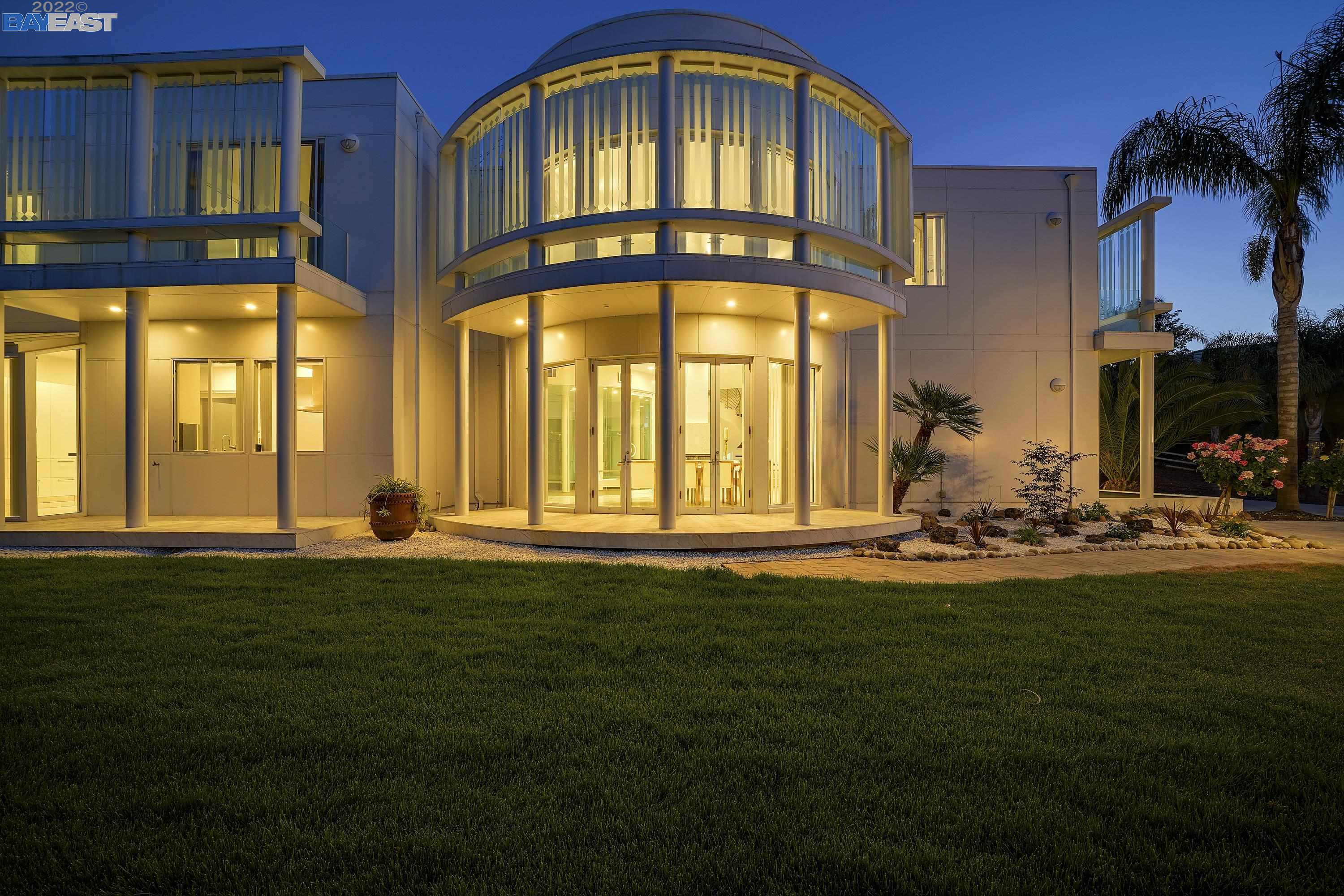 Shell Ridge Walnut Creek, CA 94598 - Photo 3 of 5 a swimming pool with yard in front of it