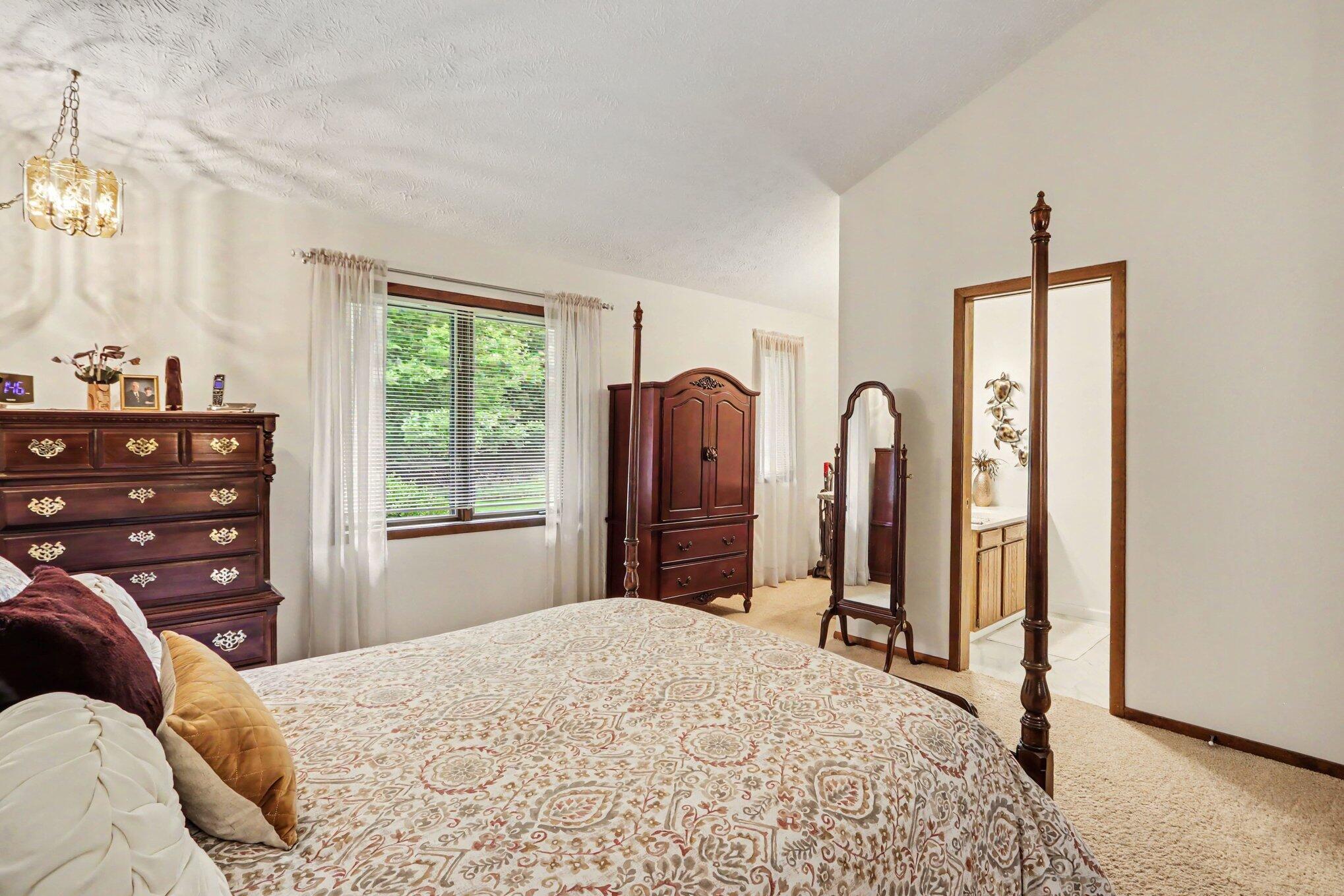 1604 West Kilgore Road Kalamazoo, MI 49008 - Photo 15 of 28 Primary Suite