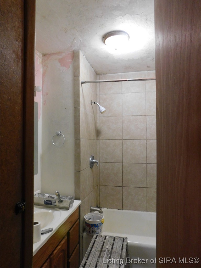 2911 Washington Avenue Bedford, IN 47421 - Photo 9 of 39