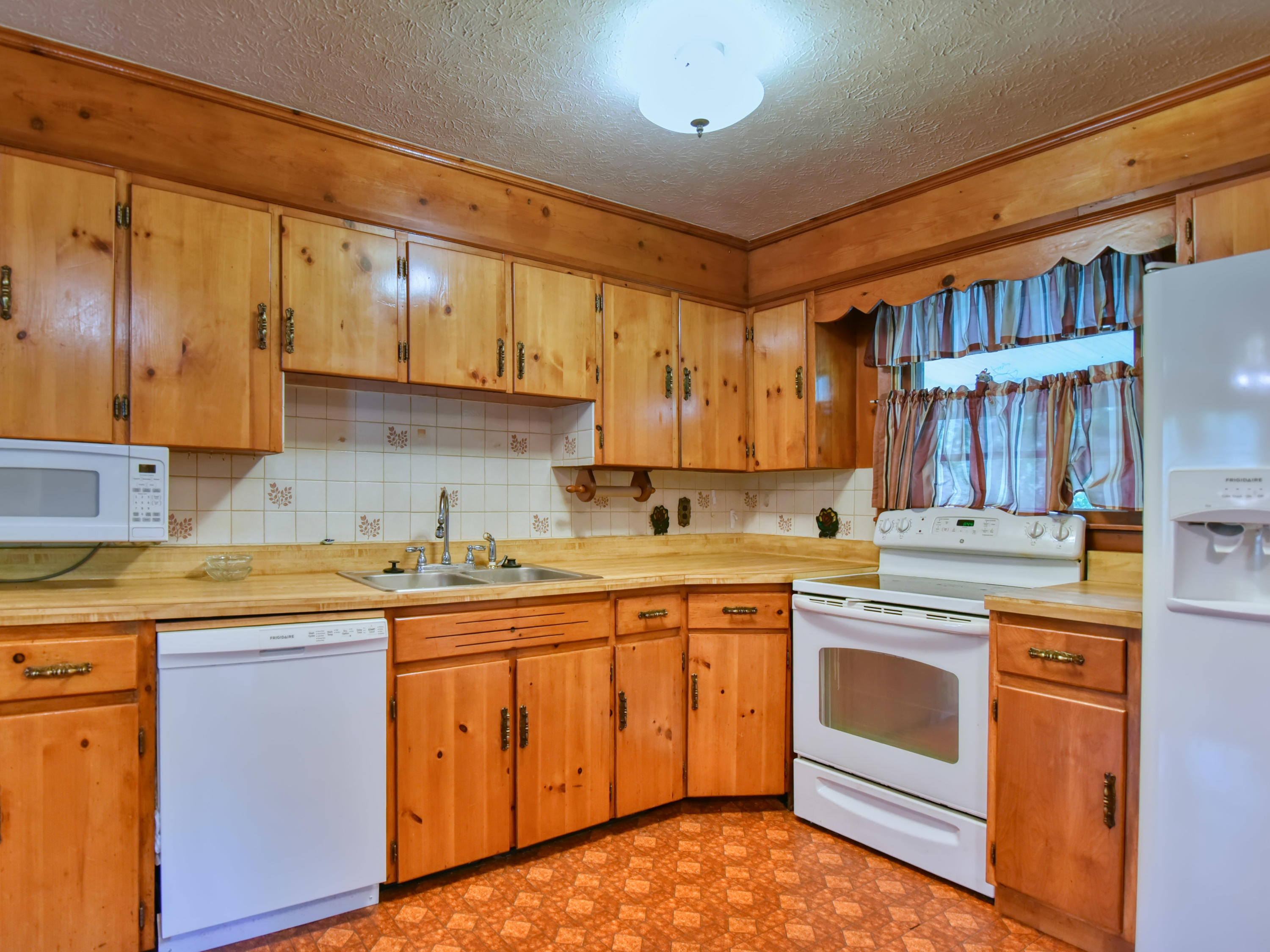 405 Old Emory Road Clinton, TN 37716 - Photo 10 of 28 405 Old Emory